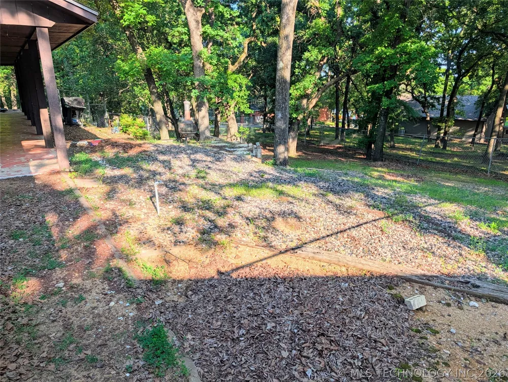 2702 Redbud Lane Kingston, OK 73439