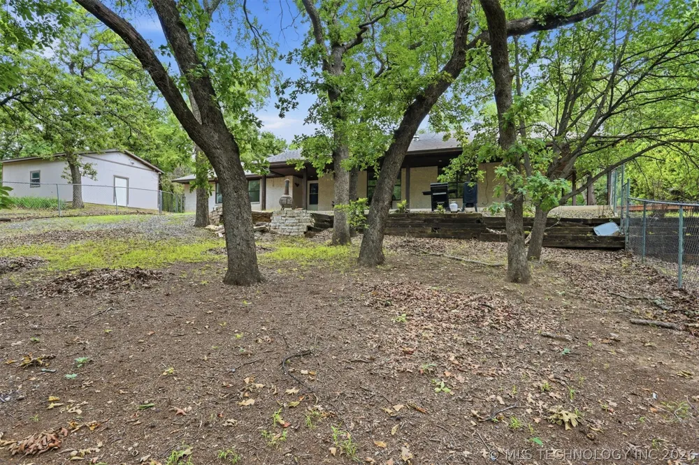 2702 Redbud Lane Kingston, OK 73439