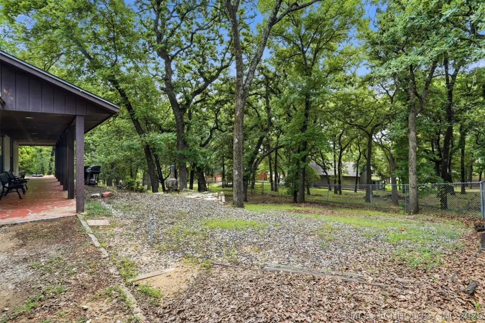 2702 Redbud Lane Kingston, OK 73439