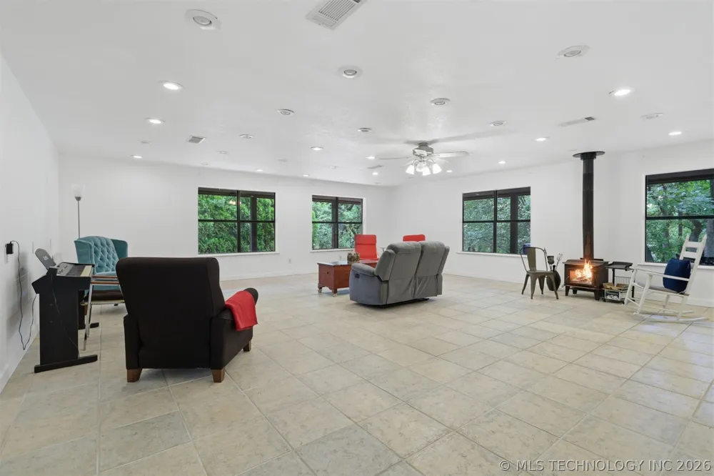 2702 Redbud Lane Kingston, OK 73439