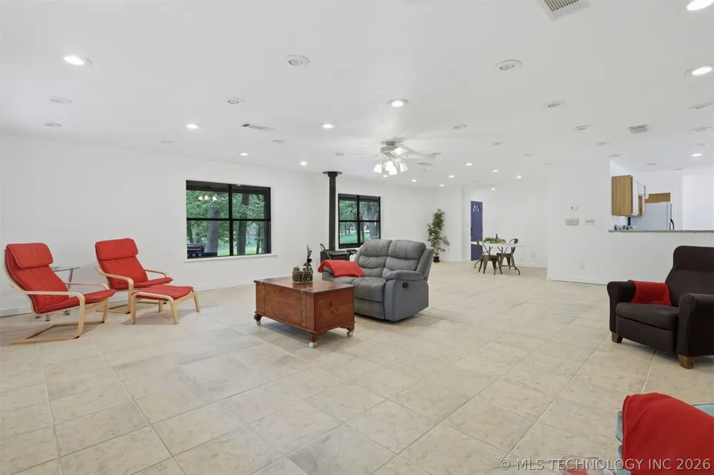 2702 Redbud Lane Kingston, OK 73439