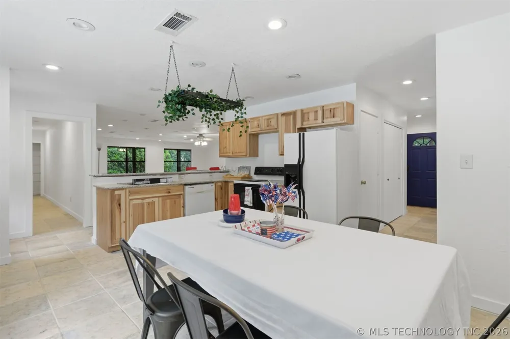 2702 Redbud Lane Kingston, OK 73439