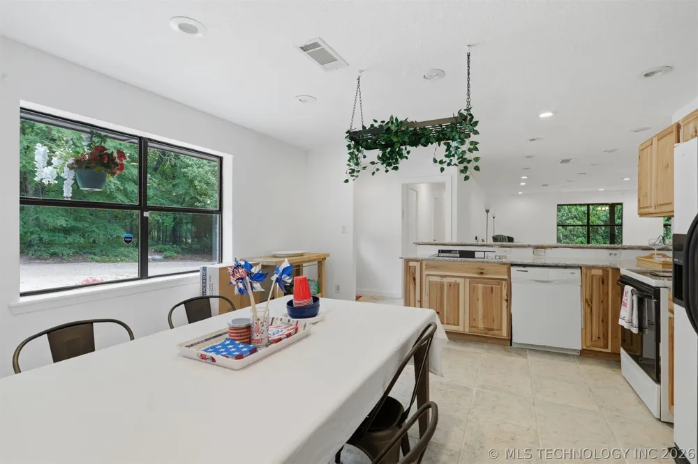 2702 Redbud Lane Kingston, OK 73439