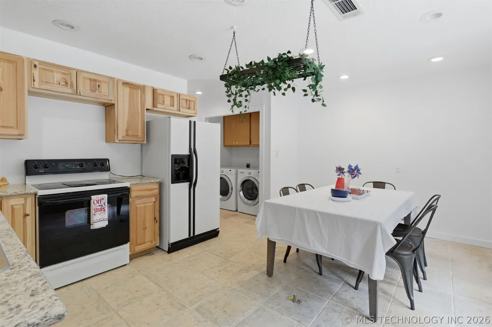 2702 Redbud Lane Kingston, OK 73439