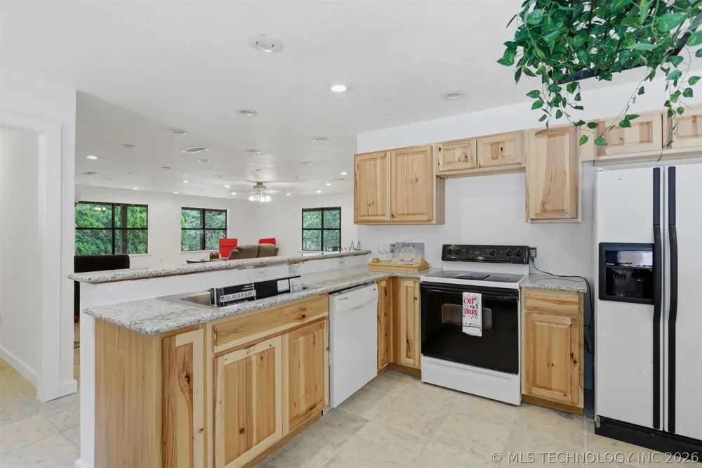 2702 Redbud Lane Kingston, OK 73439