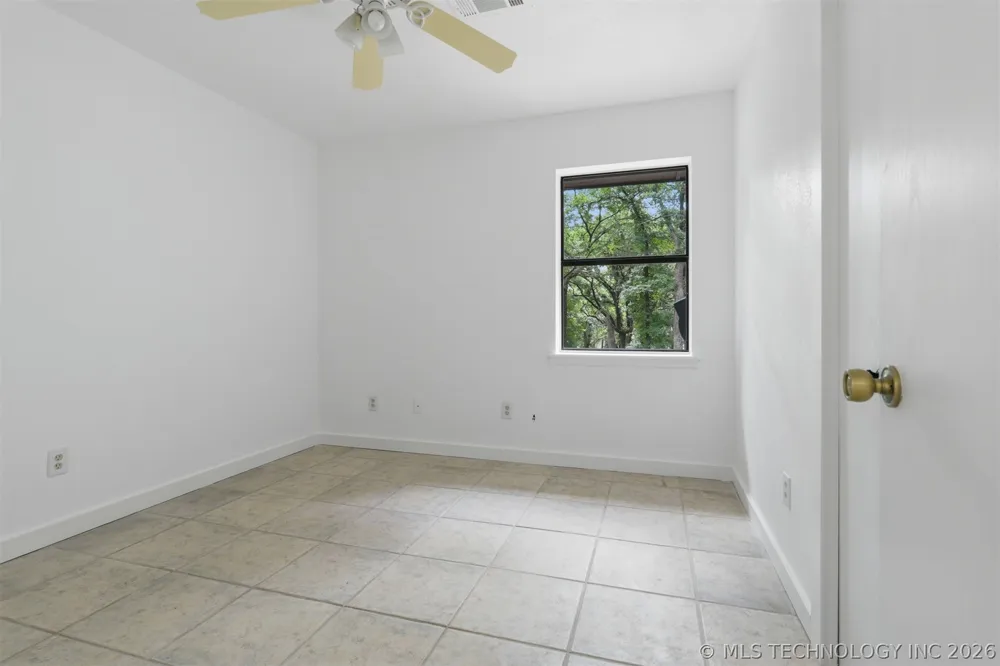 2702 Redbud Lane Kingston, OK 73439