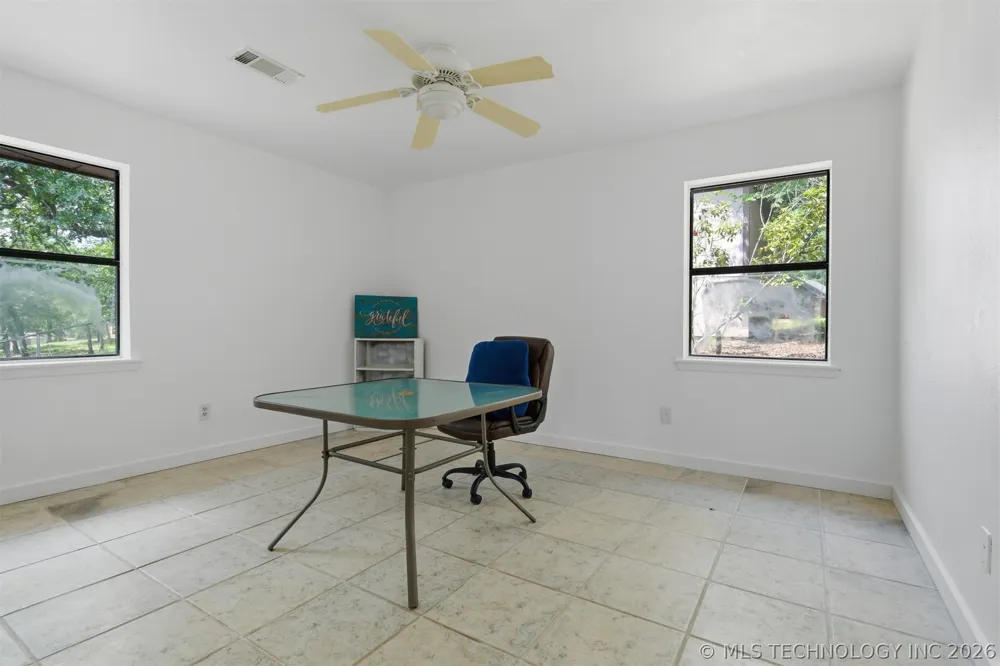 2702 Redbud Lane Kingston, OK 73439