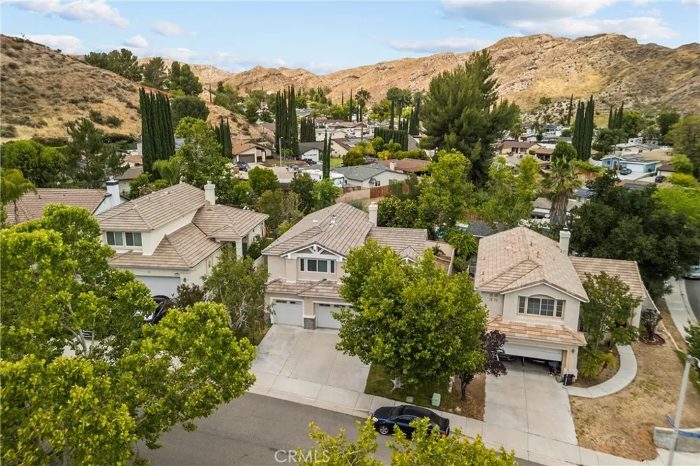 14925 Narcissus Crest Canyon Country, CA 91387