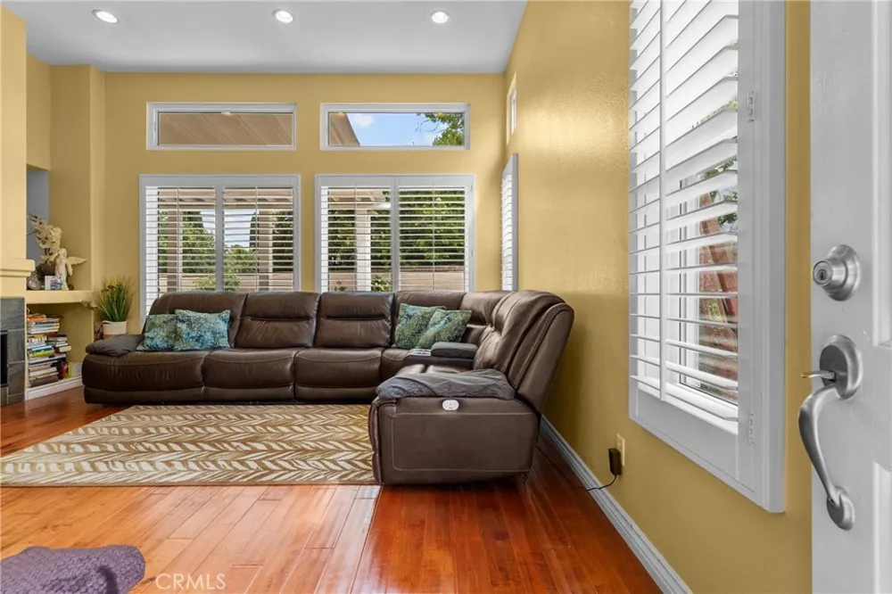 14925 Narcissus Crest Canyon Country, CA 91387