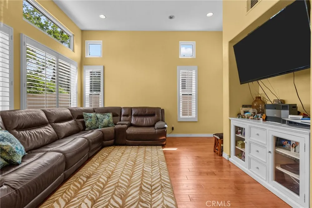 14925 Narcissus Crest Canyon Country, CA 91387
