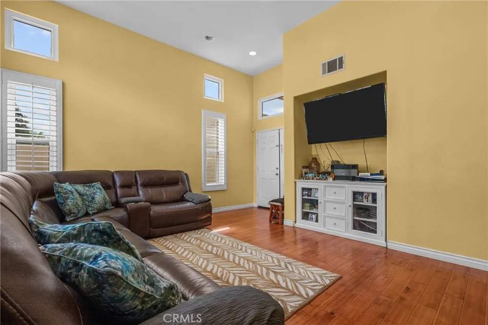14925 Narcissus Crest Canyon Country, CA 91387