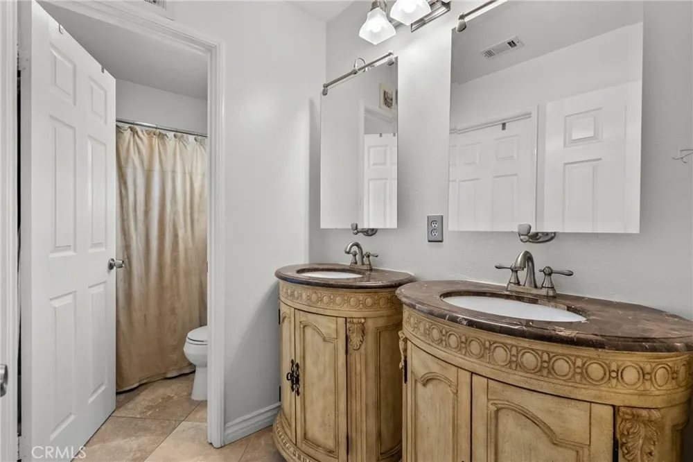 14925 Narcissus Crest Canyon Country, CA 91387