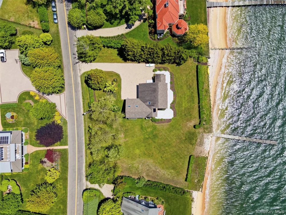 90 Peconic Avenue Shelter Island, NY 11964