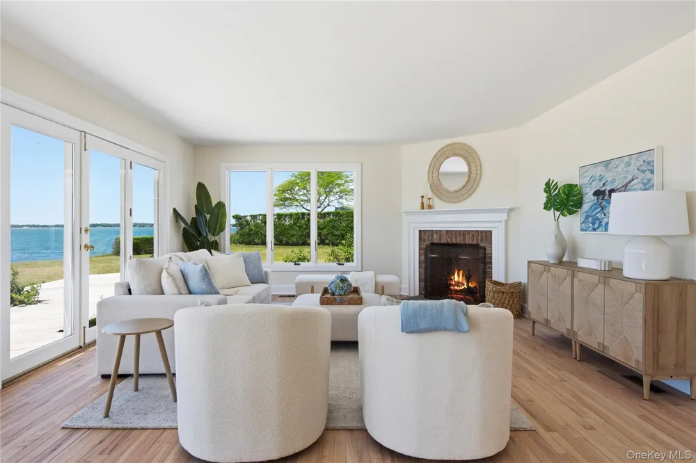 90 Peconic Avenue Shelter Island, NY 11964