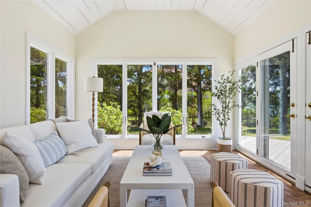 90 Peconic Avenue Shelter Island, NY 11964