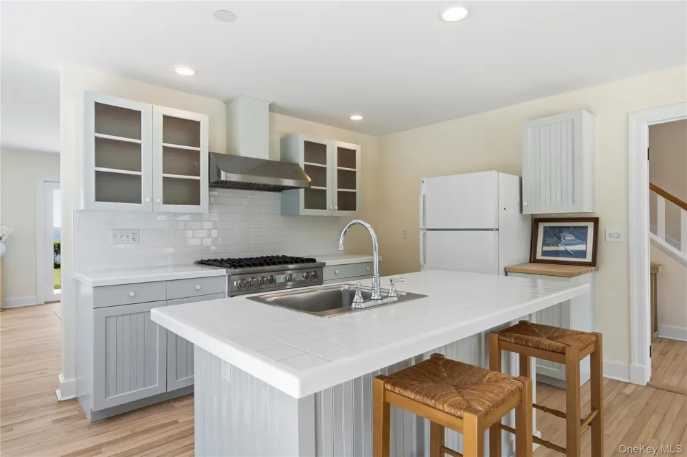 90 Peconic Avenue Shelter Island, NY 11964