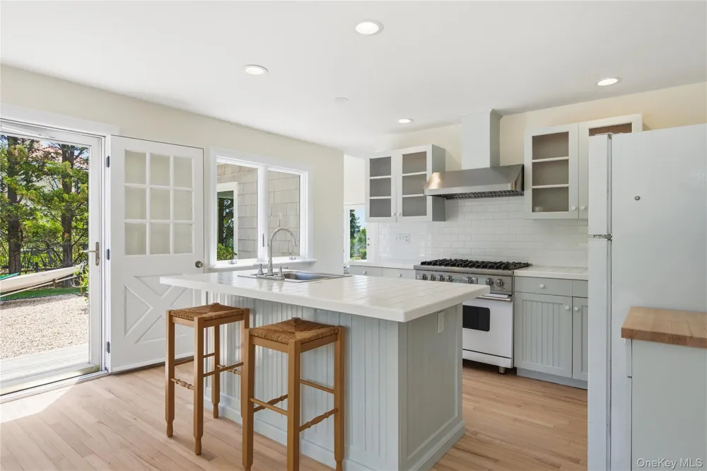 90 Peconic Avenue Shelter Island, NY 11964