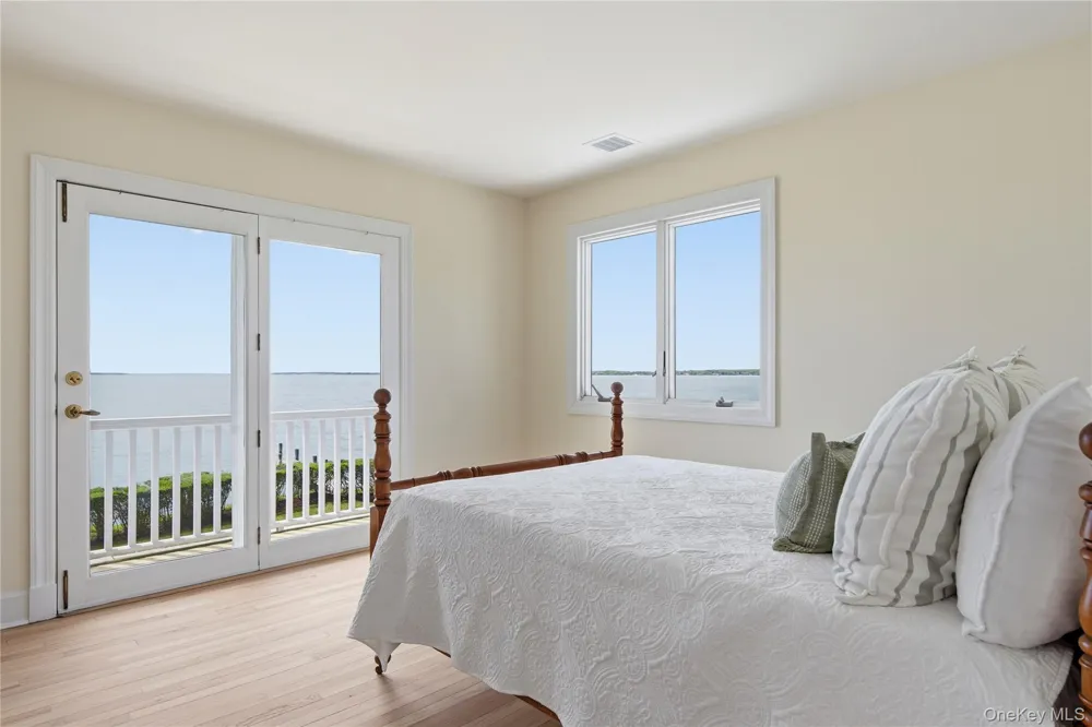 90 Peconic Avenue Shelter Island, NY 11964