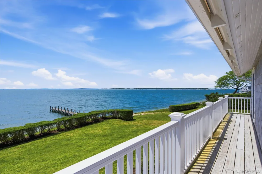90 Peconic Avenue Shelter Island, NY 11964