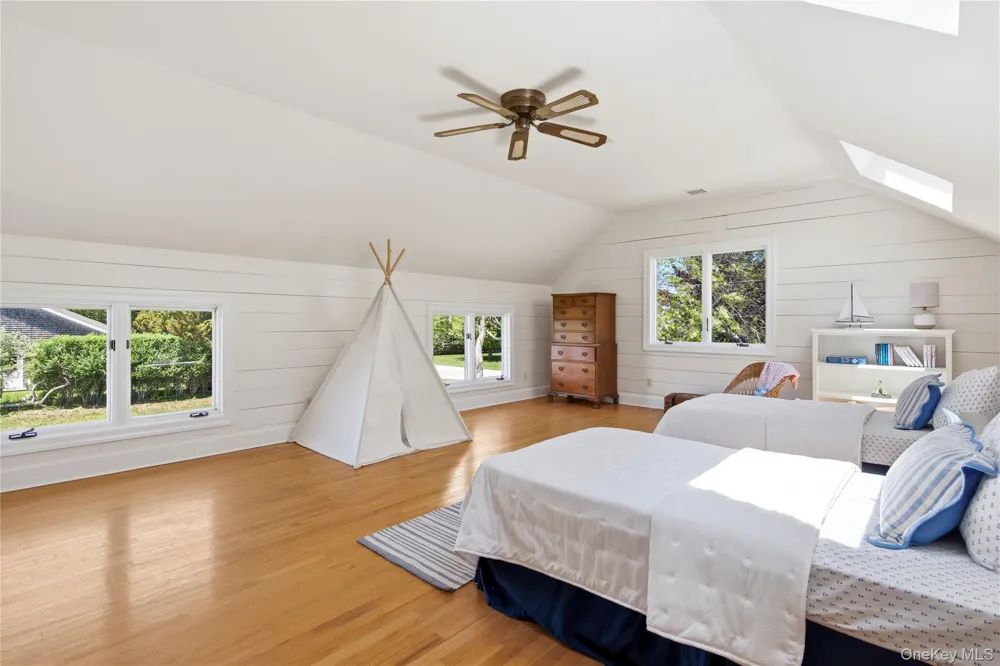 90 Peconic Avenue Shelter Island, NY 11964