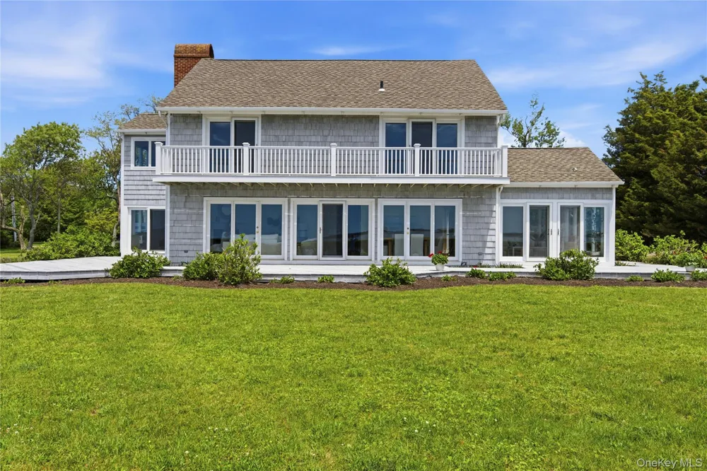 90 Peconic Avenue Shelter Island, NY 11964