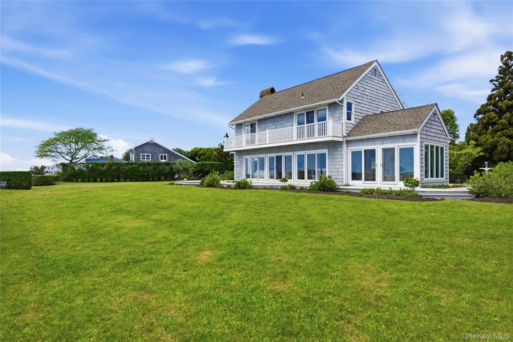 90 Peconic Avenue Shelter Island, NY 11964