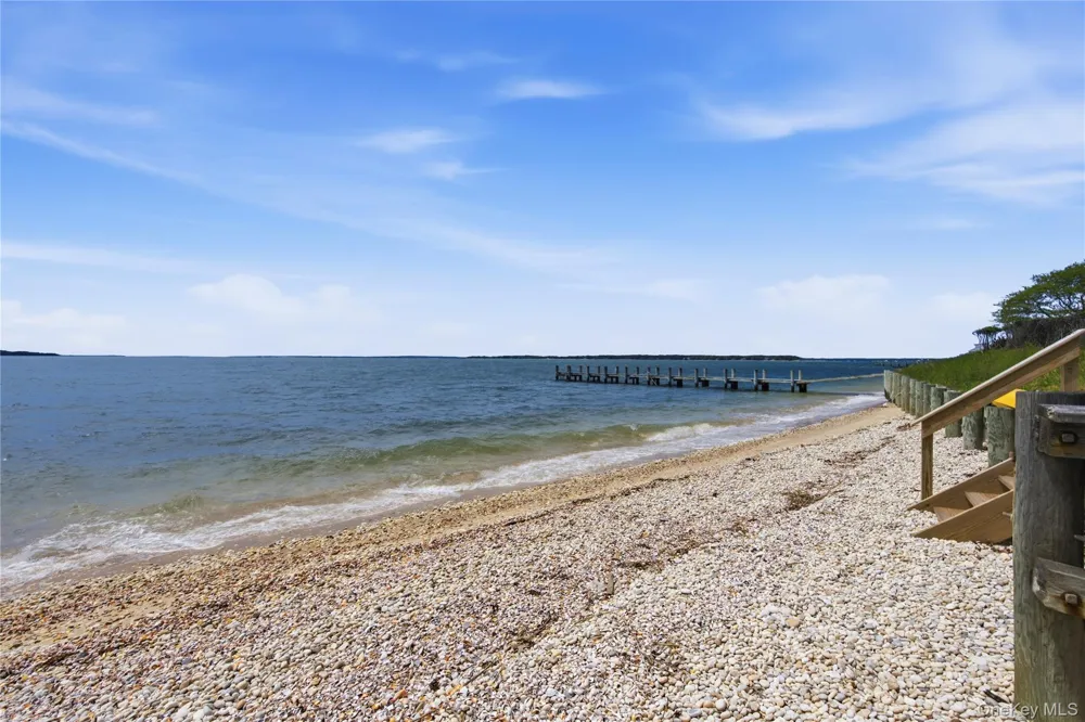 90 Peconic Avenue Shelter Island, NY 11964