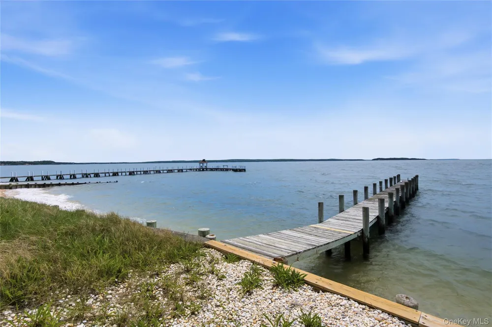90 Peconic Avenue Shelter Island, NY 11964