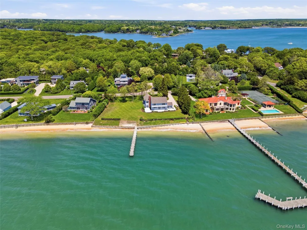 90 Peconic Avenue Shelter Island, NY 11964