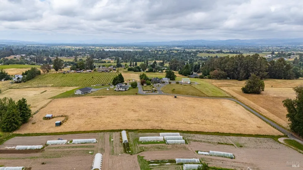 4758 Blank Road Sebastopol, CA 95472