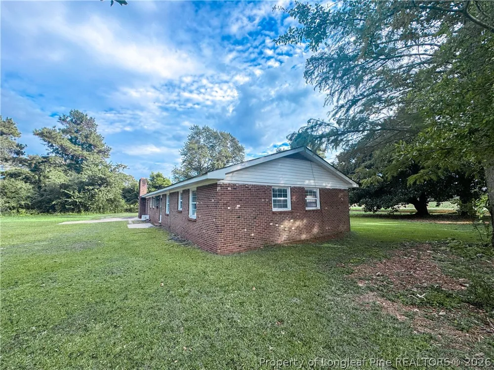 2879 County Line Road St Pauls, NC 28384