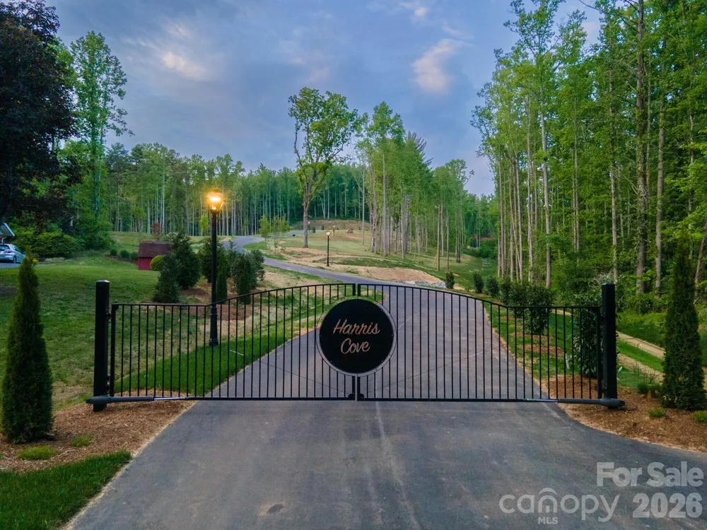 425 Irvine Drive Fairview, NC 28730