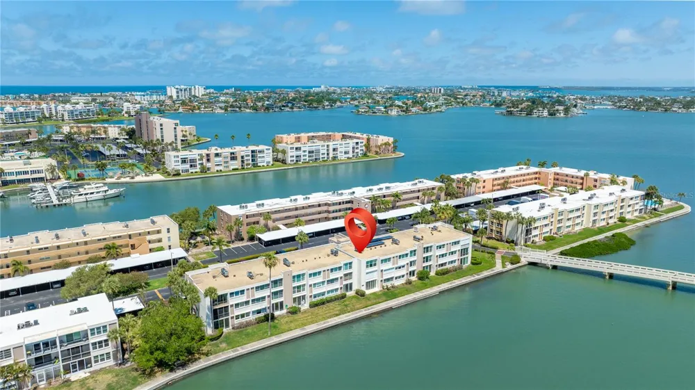 7425 BAY ISLAND DRIVE S #104 South Pasadena, FL 33707