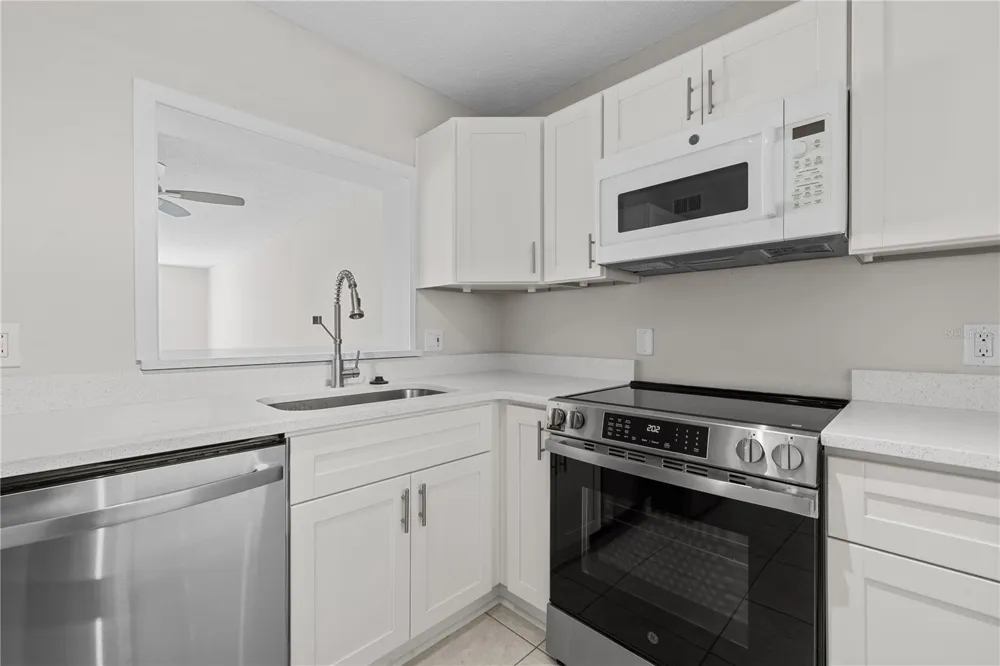 7425 BAY ISLAND DRIVE S #104 South Pasadena, FL 33707