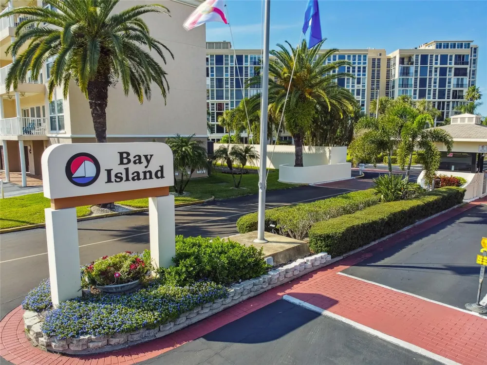 7425 BAY ISLAND DRIVE S #104 South Pasadena, FL 33707