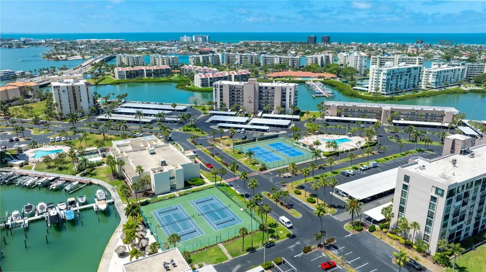 7425 BAY ISLAND DRIVE S #104 South Pasadena, FL 33707