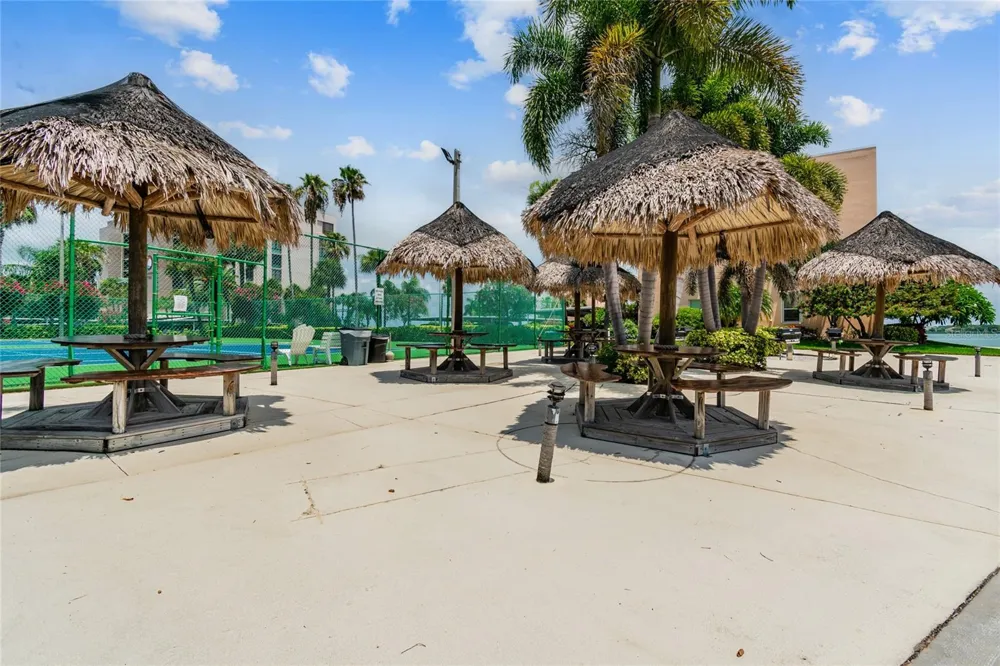 7425 BAY ISLAND DRIVE S #104 South Pasadena, FL 33707
