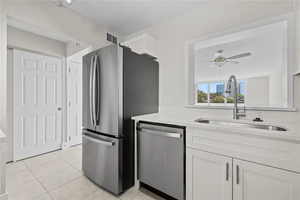 7425 BAY ISLAND DRIVE S #104 South Pasadena, FL 33707