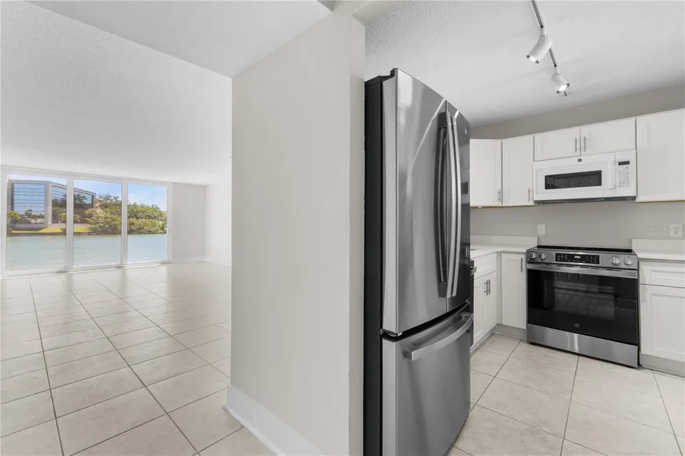 7425 BAY ISLAND DRIVE S #104 South Pasadena, FL 33707