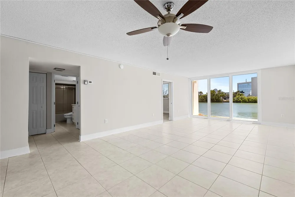 7425 BAY ISLAND DRIVE S #104 South Pasadena, FL 33707