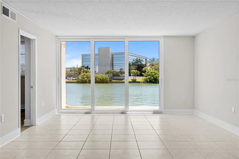7425 BAY ISLAND DRIVE S #104 South Pasadena, FL 33707