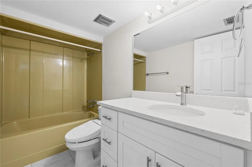 7425 BAY ISLAND DRIVE S #104 South Pasadena, FL 33707