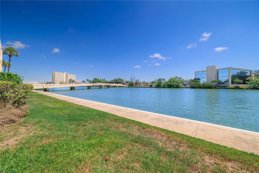 7425 BAY ISLAND DRIVE S #104 South Pasadena, FL 33707