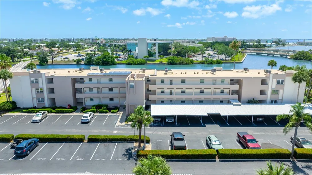 7425 BAY ISLAND DRIVE S #104 South Pasadena, FL 33707