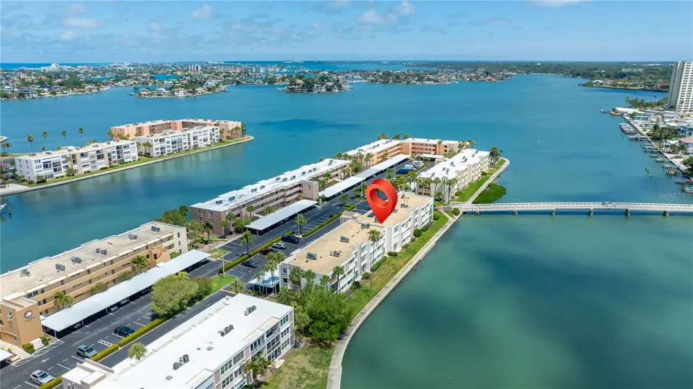 7425 BAY ISLAND DRIVE S #104 South Pasadena, FL 33707