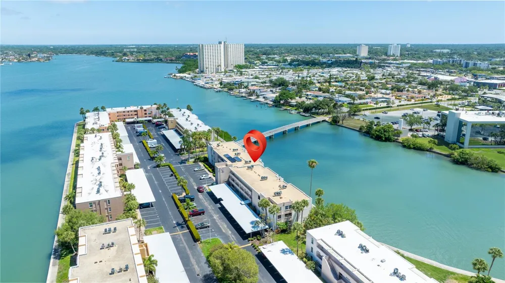 7425 BAY ISLAND DRIVE S #104 South Pasadena, FL 33707