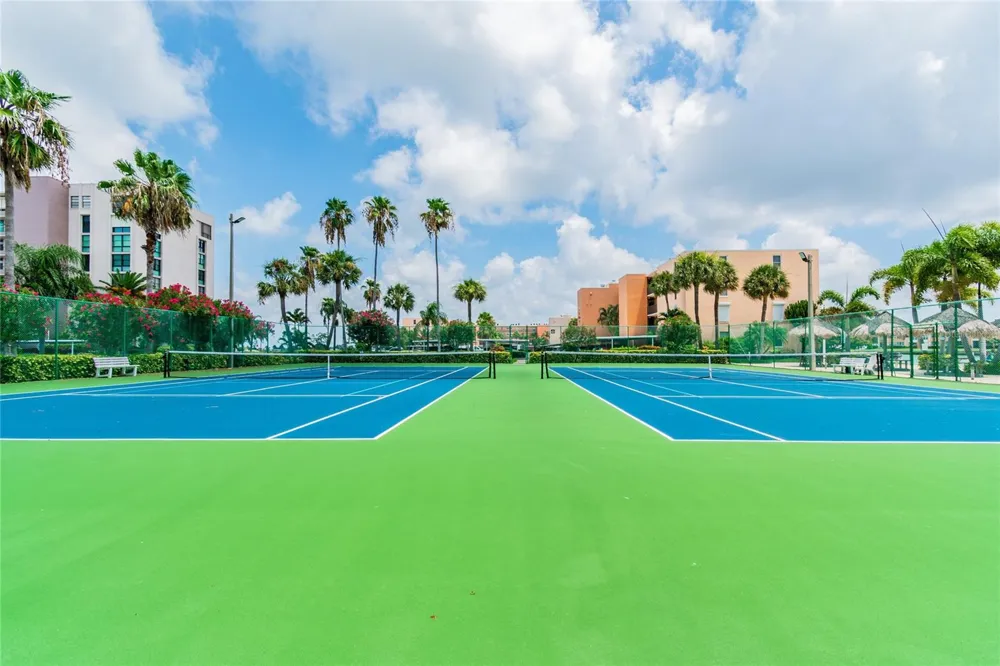 7425 BAY ISLAND DRIVE S #104 South Pasadena, FL 33707