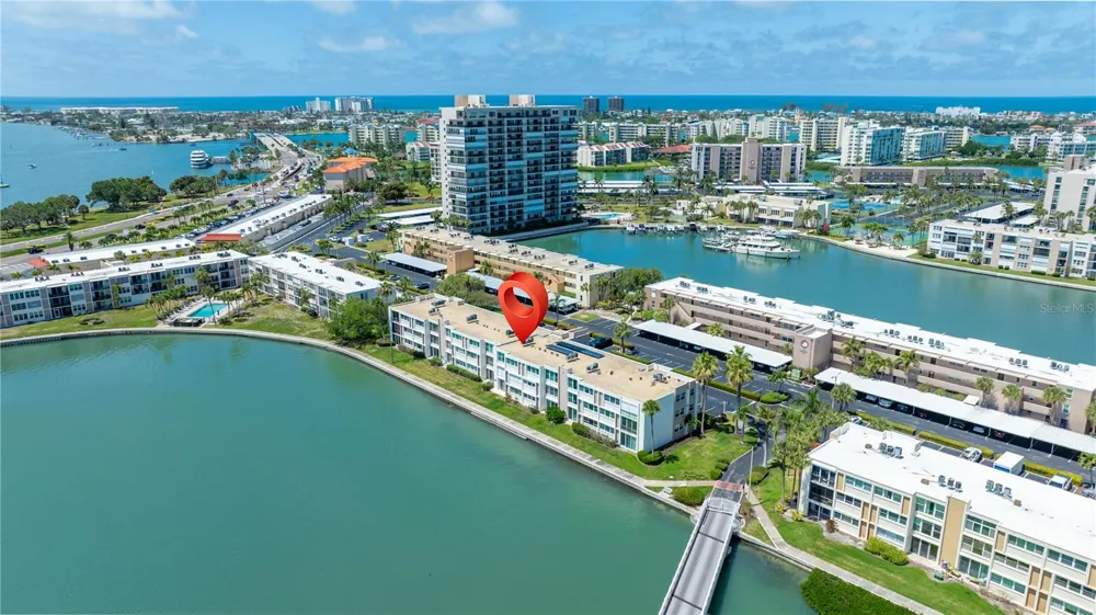 7425 BAY ISLAND DRIVE S #104 South Pasadena, FL 33707