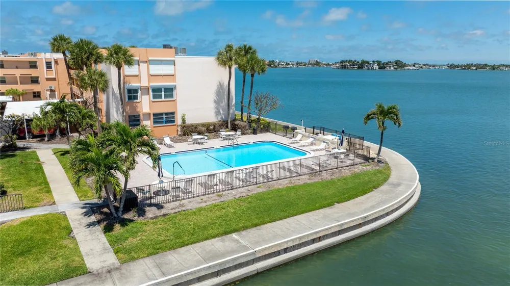 7425 BAY ISLAND DRIVE S #104 South Pasadena, FL 33707