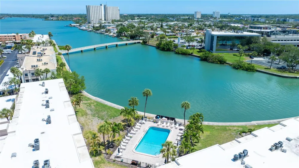7425 BAY ISLAND DRIVE S #104 South Pasadena, FL 33707